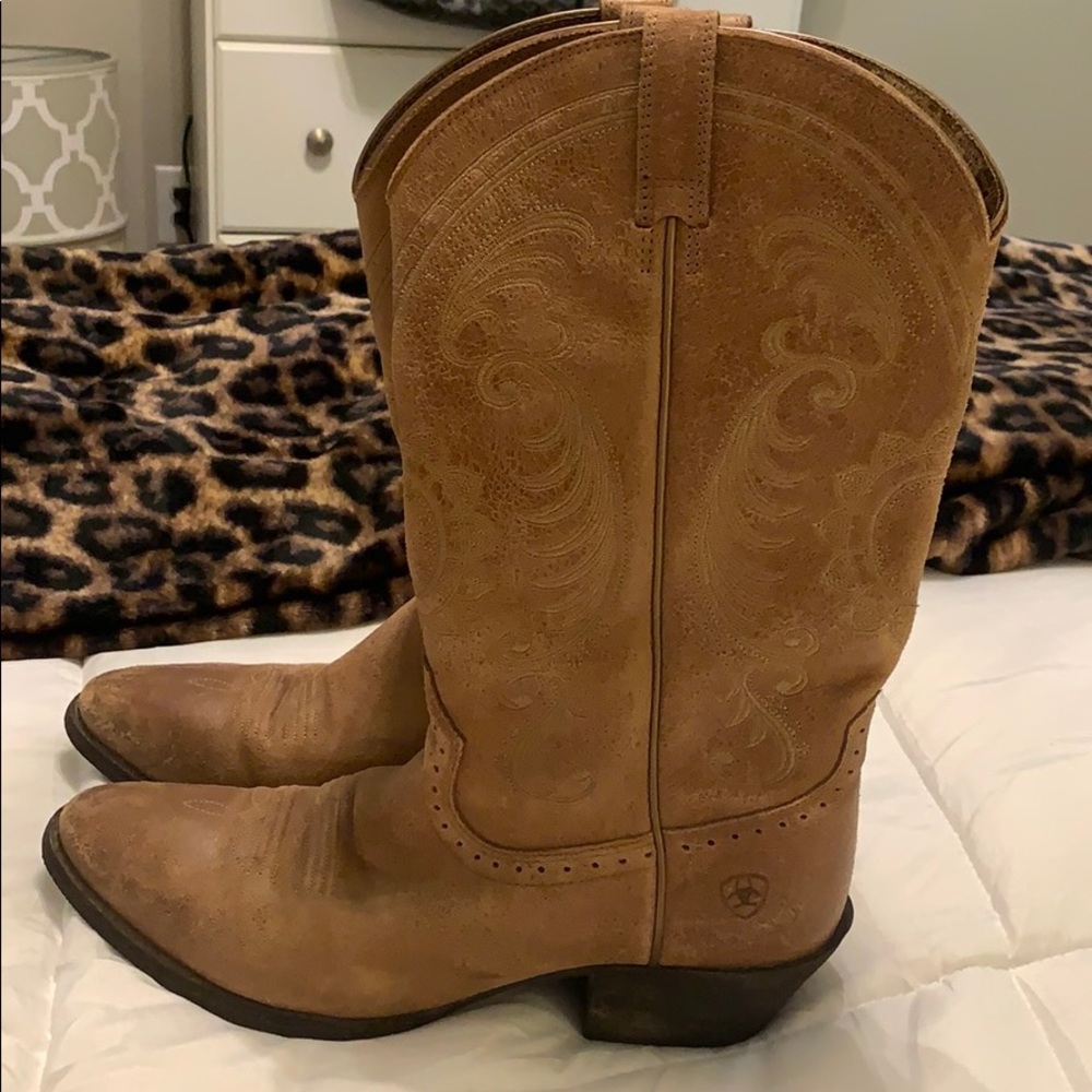 Ariat women’s tan cowboy boots